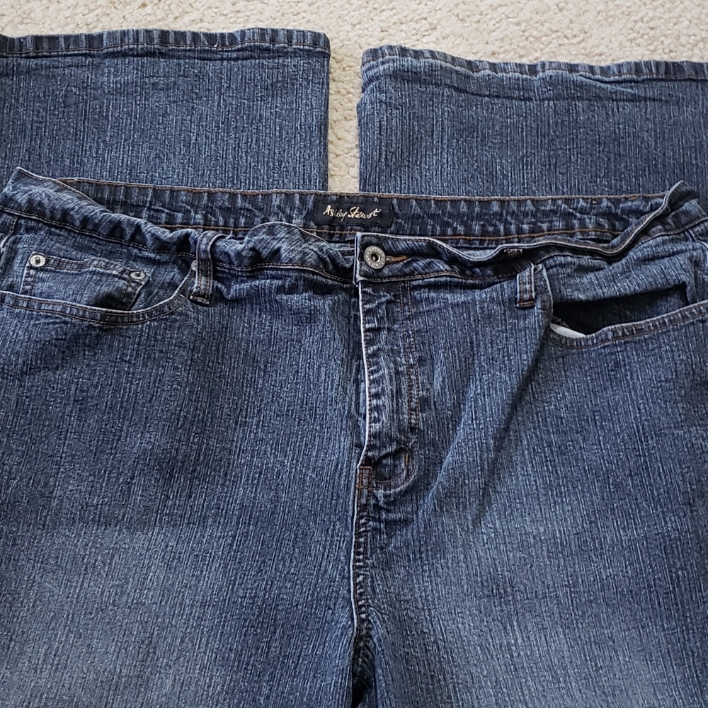 Jeans - Picture 2 of 3